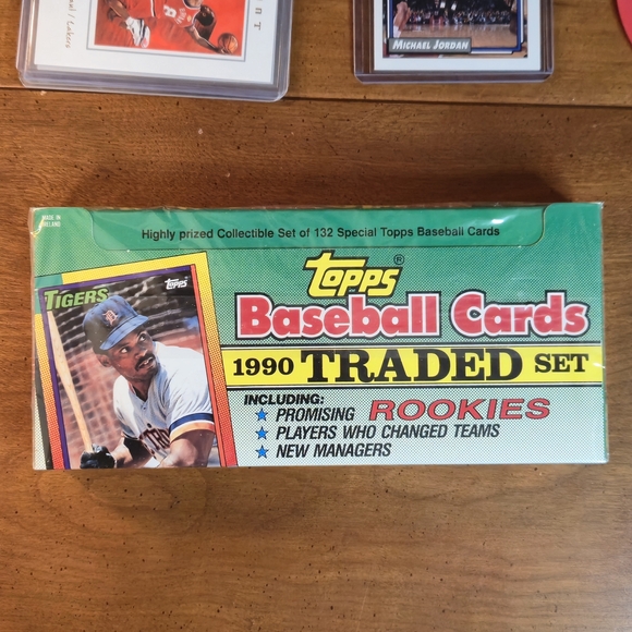Topps Baseball Cards 1990 Traded Set - Multicolor - Picture 2 of 6